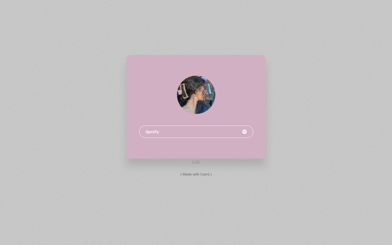 Carrd profile picture for @silvana